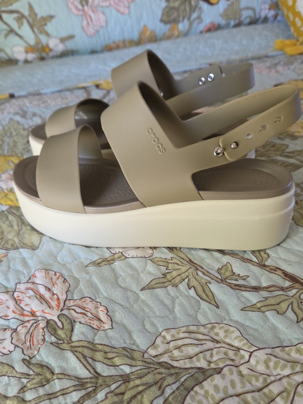 Crocs Brooklyn Low Strappy Wedge Sandals Women's Wedge Sandal Khaki/Bone